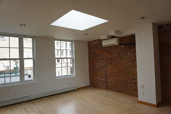 Rented by Compass | media 52