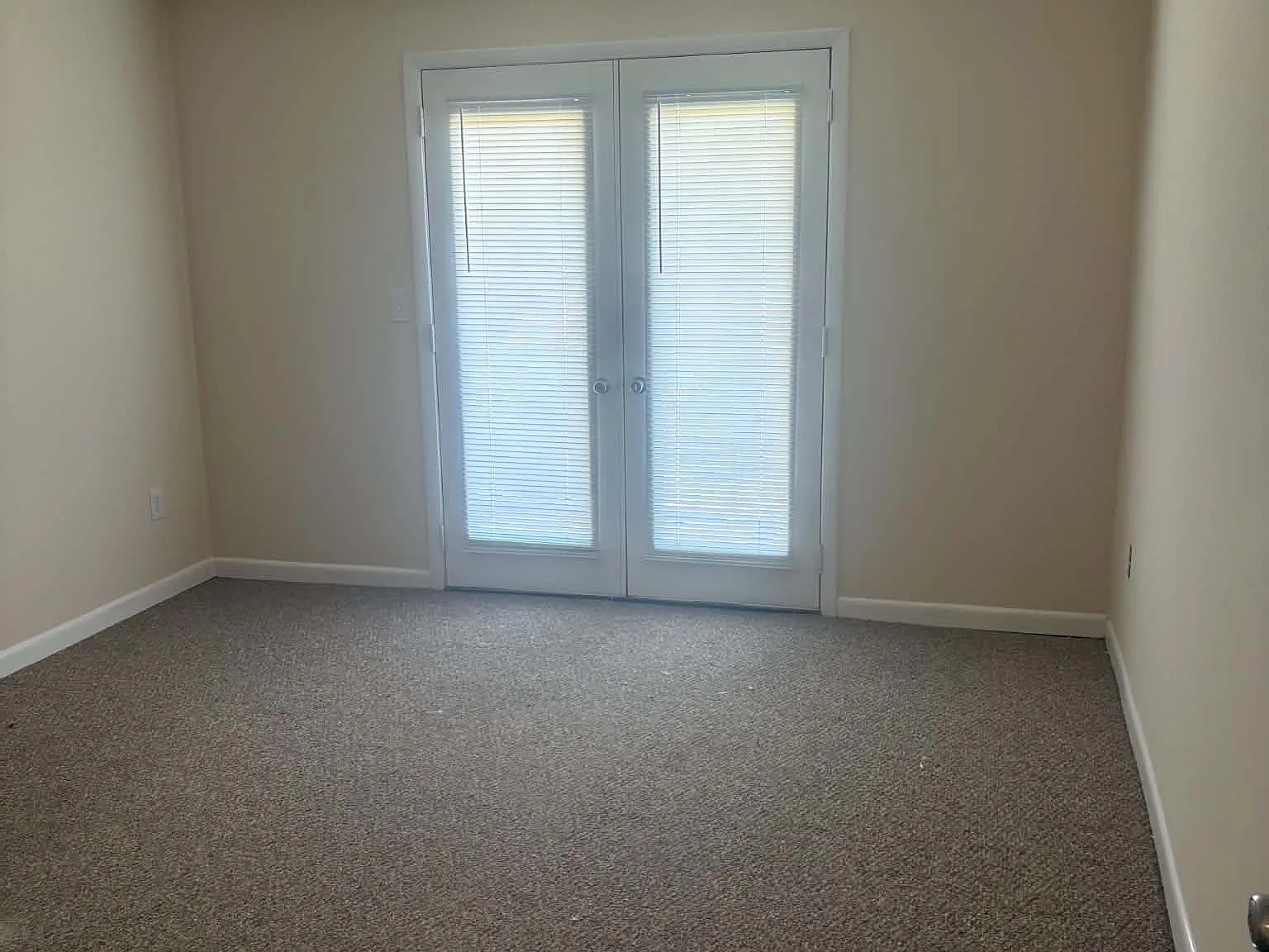 1734 Oshea St - Unit C — Photo 3