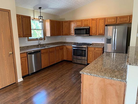3rd image of 5122 Hilliard Green Dr