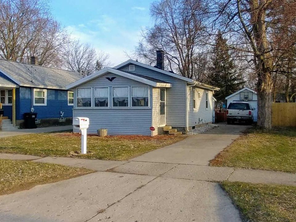 1st image of 132 Janet St SE
