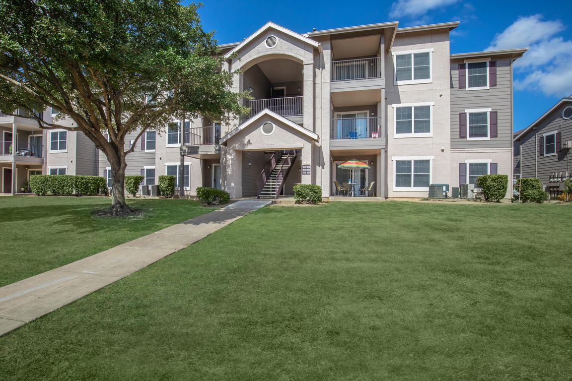 Stunning Apartment Views at Avonmora in Austin, TX
