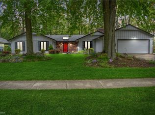 5700 Fox Hollow Cir, North Ridgeville, OH 44039