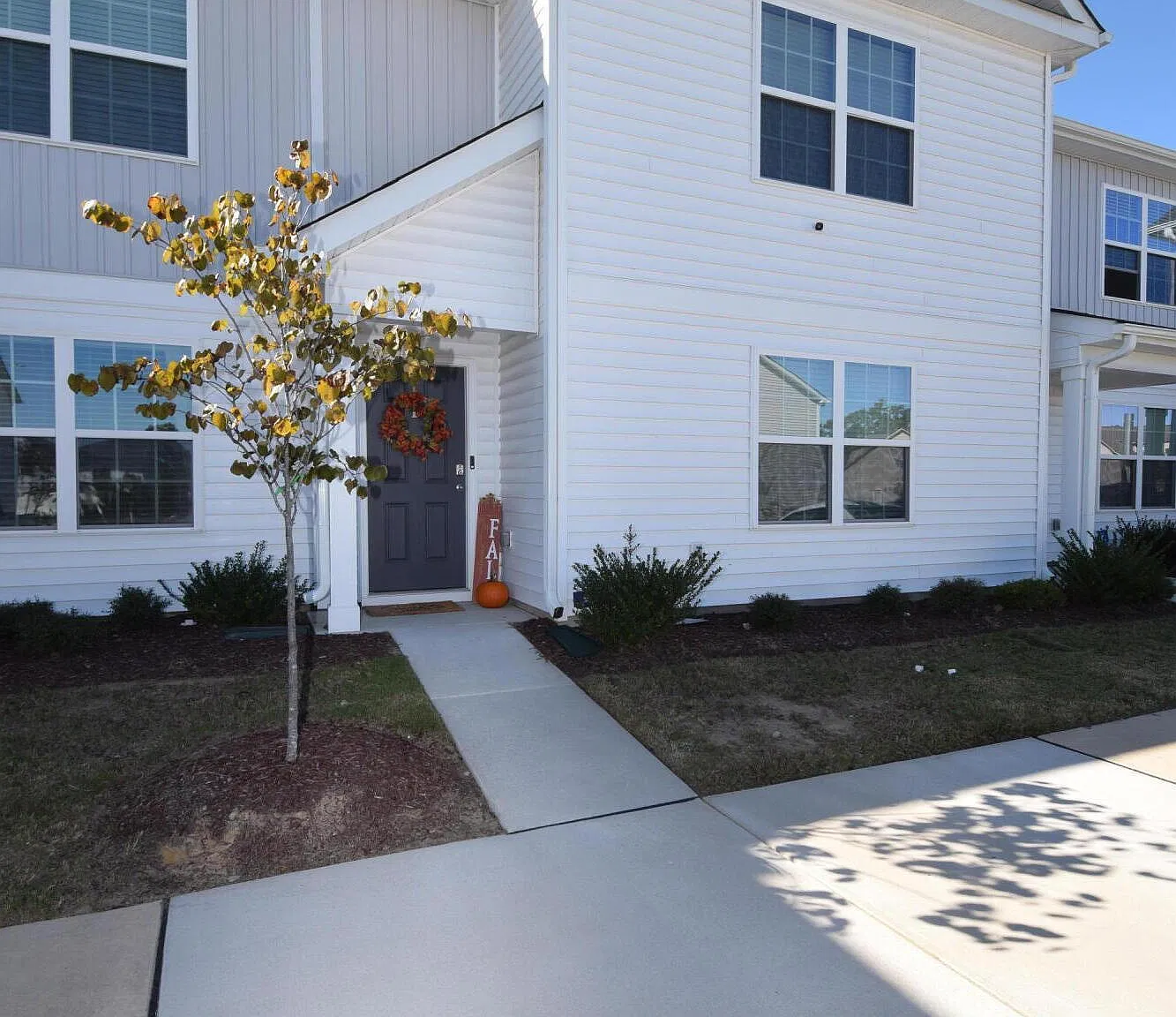 3 bed, 2.5 bath, 1424 sqft, $1,650 — Photo 2