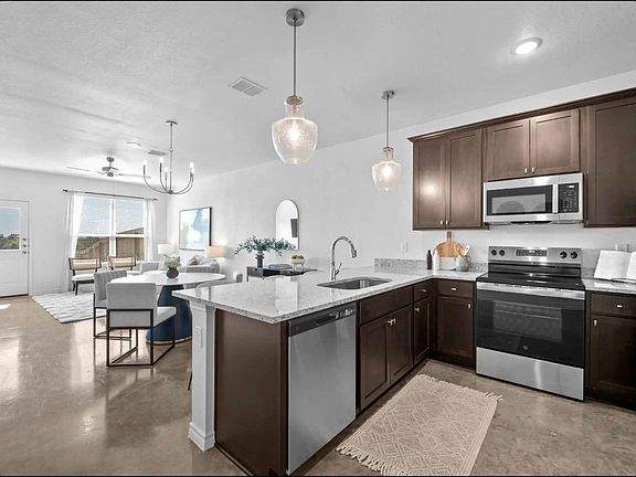 2nd image of 644 Pacific Crest Trl #B