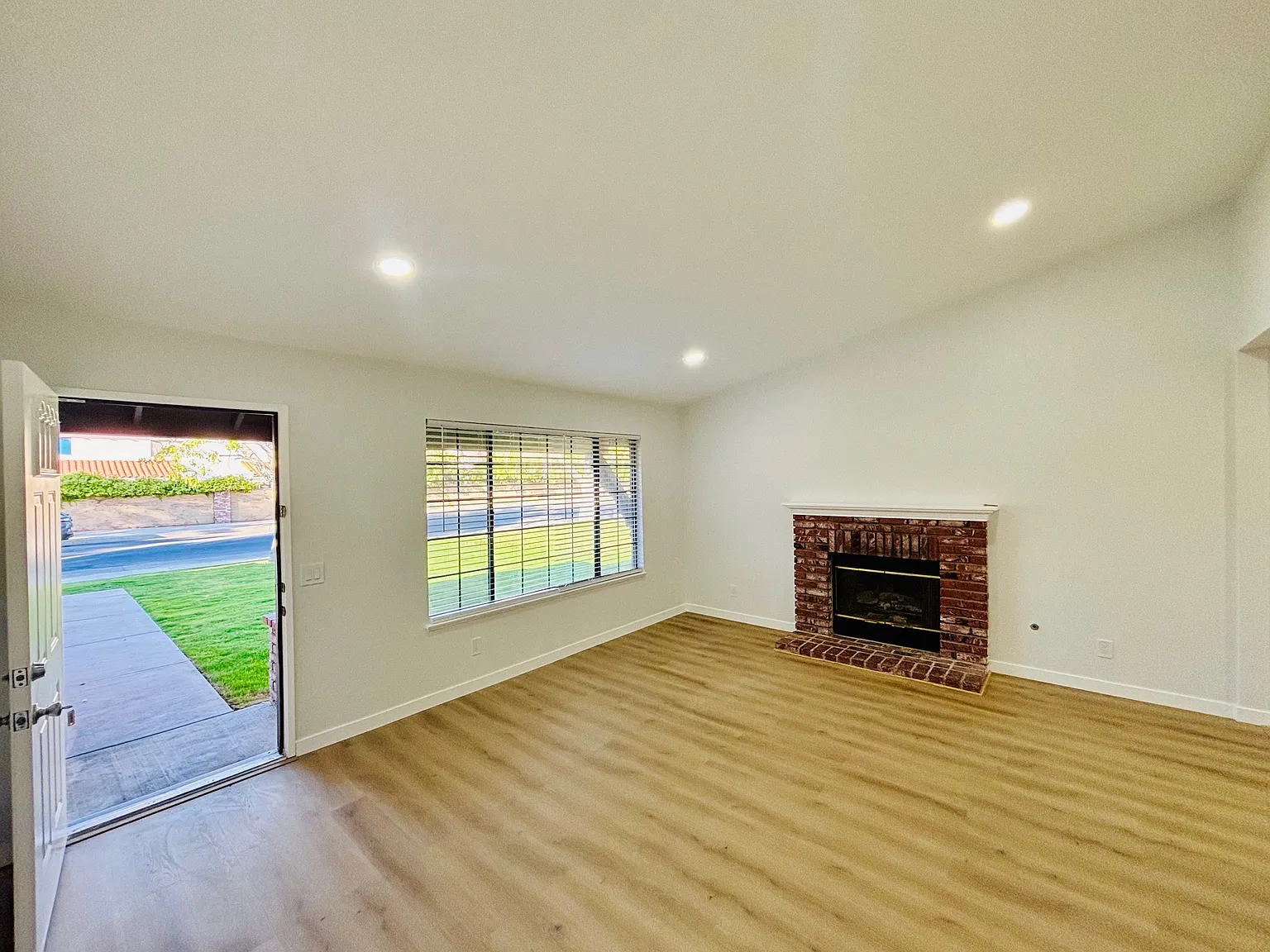 3 bed, 1134 sqft, $2,699 — Photo 4
