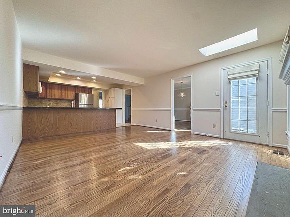5th image of 284 Conway Cir