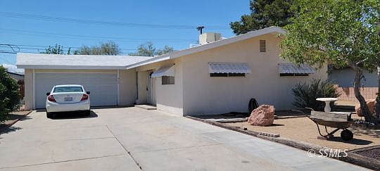 1st image of 405 Karin St
