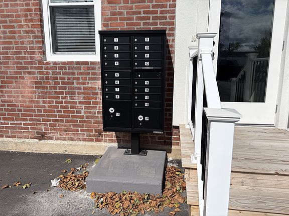 3rd image of 951 Slade St #11655669