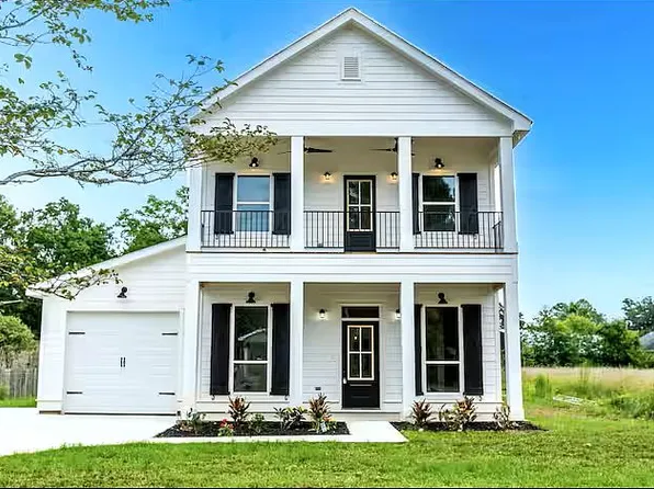 103 Lakeside Dr, Waveland, MS 39576