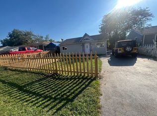 301 Parkside Ave, Aurora, IL 60505