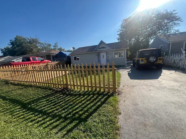 301 Parkside Ave, Aurora, IL 60505