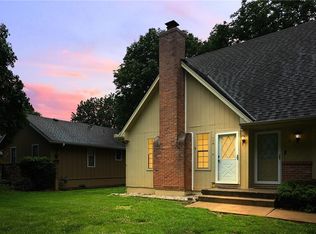114 SW Robin Rd, Lees Summit, MO 64063