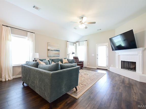 3rd image of 9331 Crescent Lodge Cir