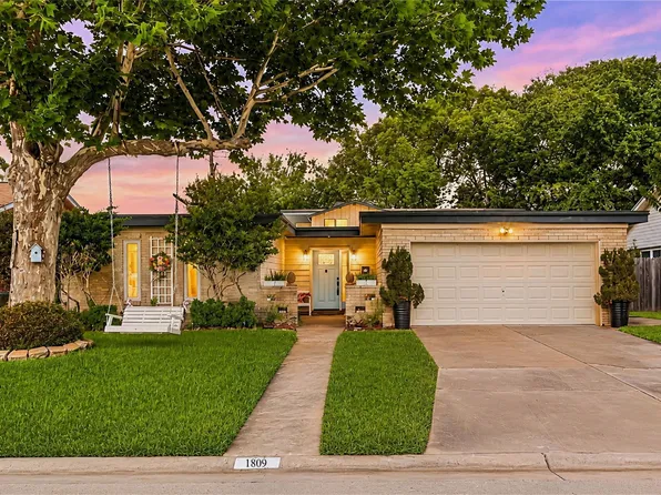 1809 Driftwood Ln, Galveston, TX 77551