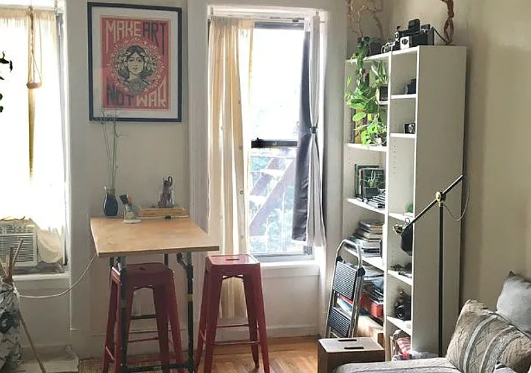 142 Scholes St #5 — Photo 1