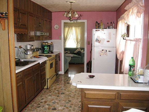 3rd image of 1661 Lincoln Hts