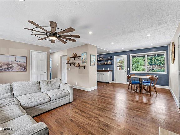 3rd image of 415 Curry Dr