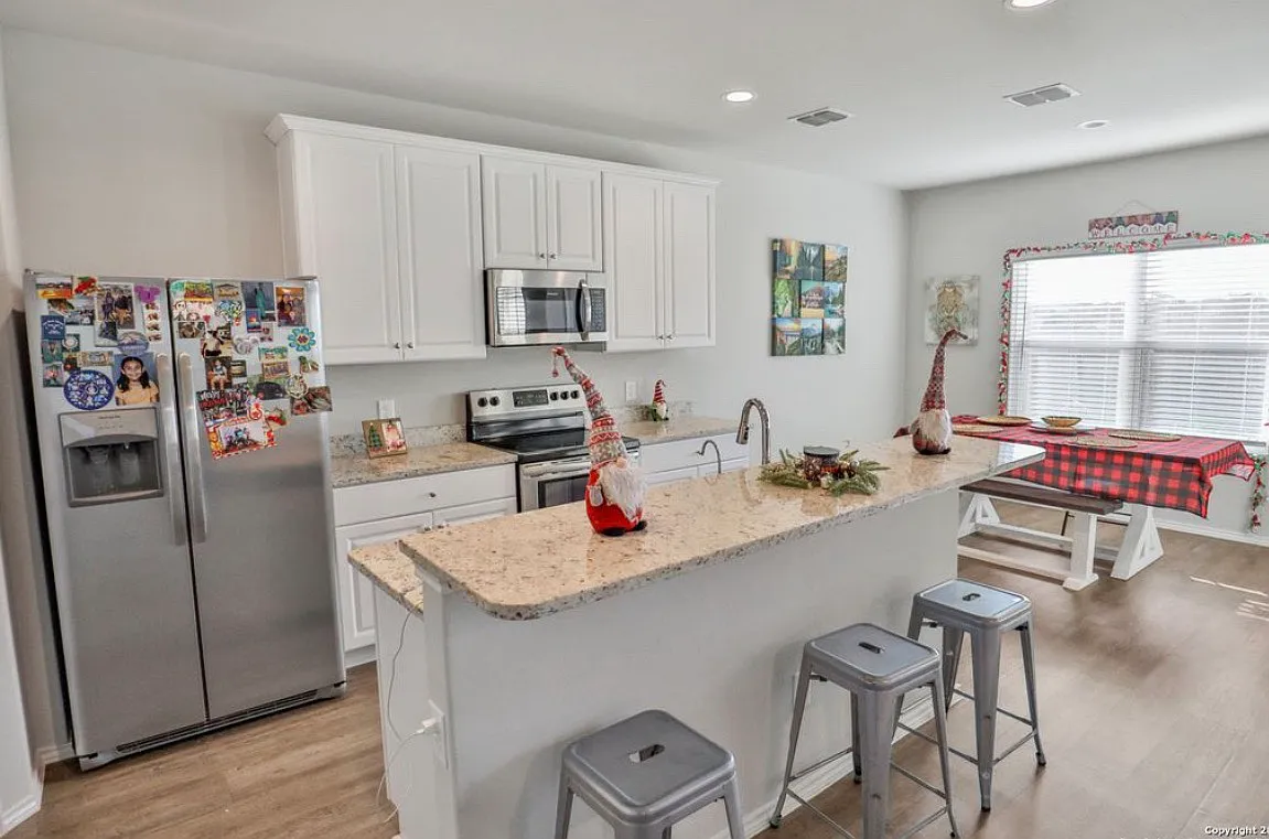 3 bed, 2.5 bath, 1554 sqft, $2,000 — Photo 4