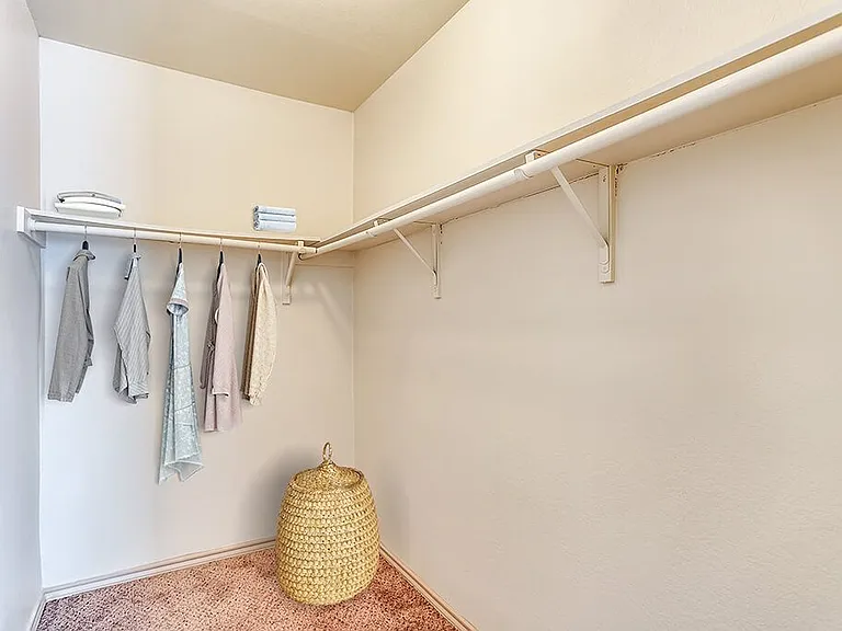 Paradise Oaks Apartments — Photo 9