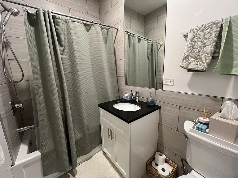 710-16 W Buckingham Pl — Photo 19