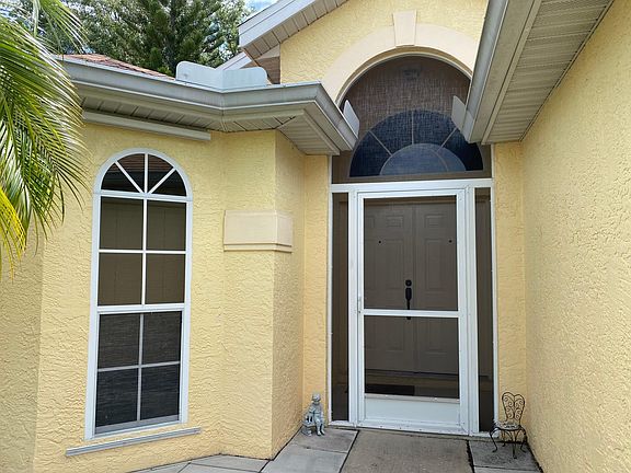 Screened entry with double doors