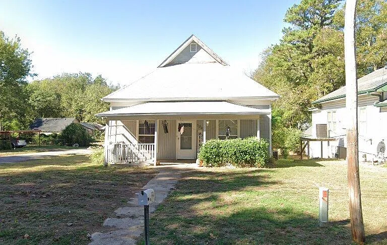 122 S Dixon Ave — Photo 1