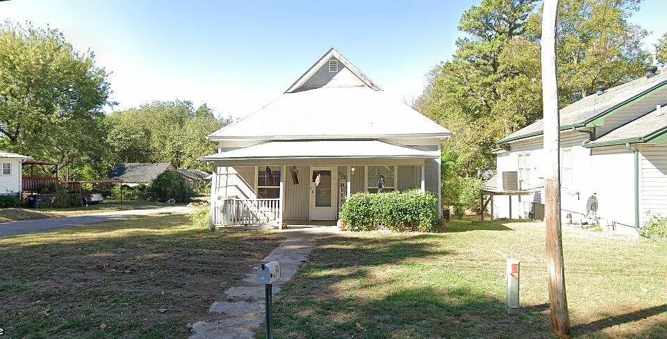 122 S Dixon Ave