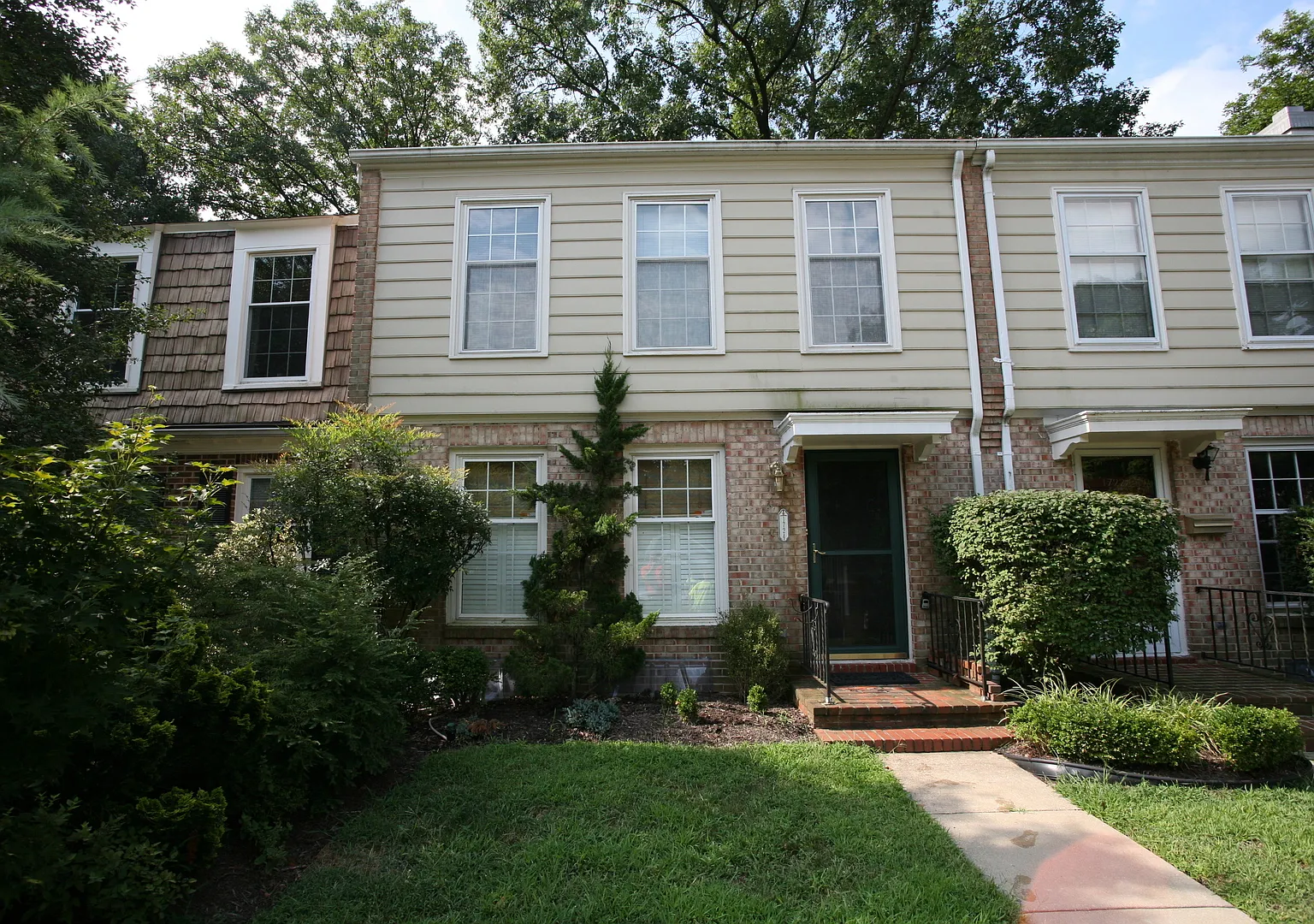 Crofton Triangle Townhome — Photo 1