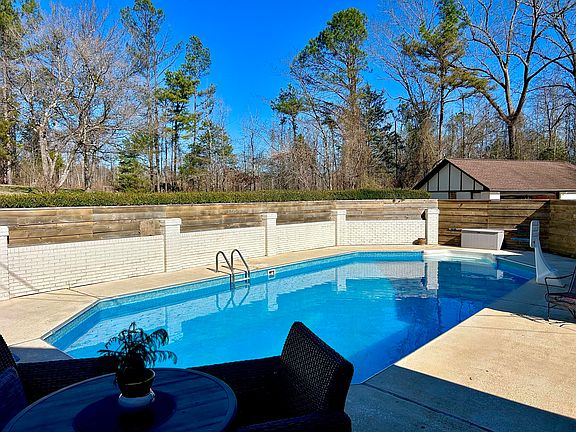 3rd image of 621 Justice Rd