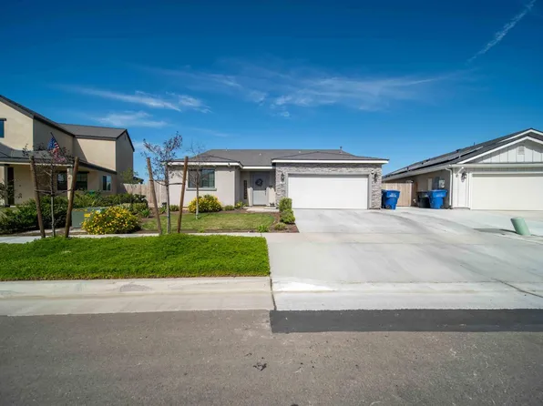1360 W Angus Ct, Hanford, CA 93230