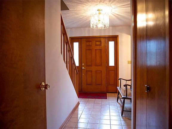 3rd image of 825 Overbrook Dr
