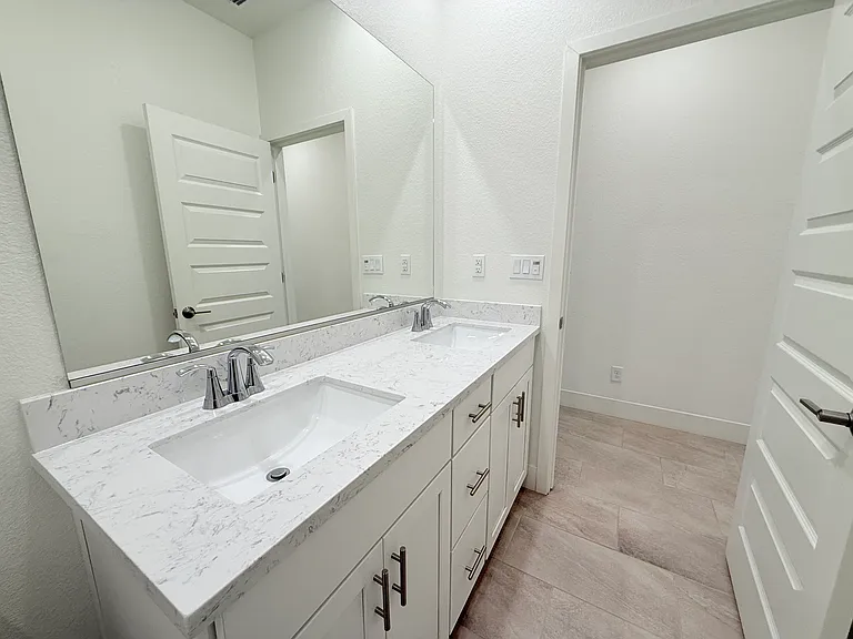 12920 Knightsbrook Ave — Photo 22