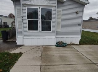 4770 Valley Hills Dr, Ravenna, OH 44266