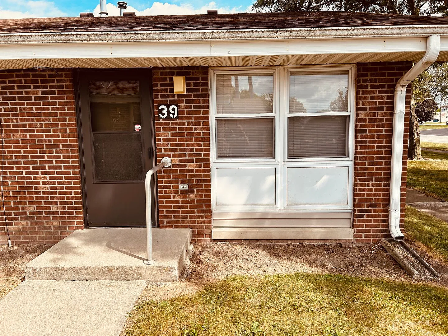 408 E Maple St — Photo 1