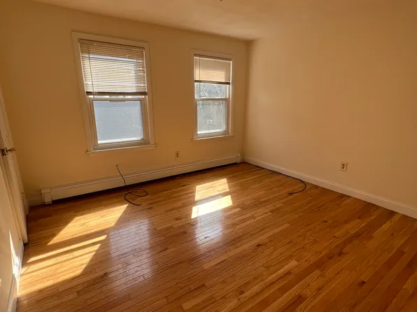 17 Pine St #1, Cambridge, MA 02139