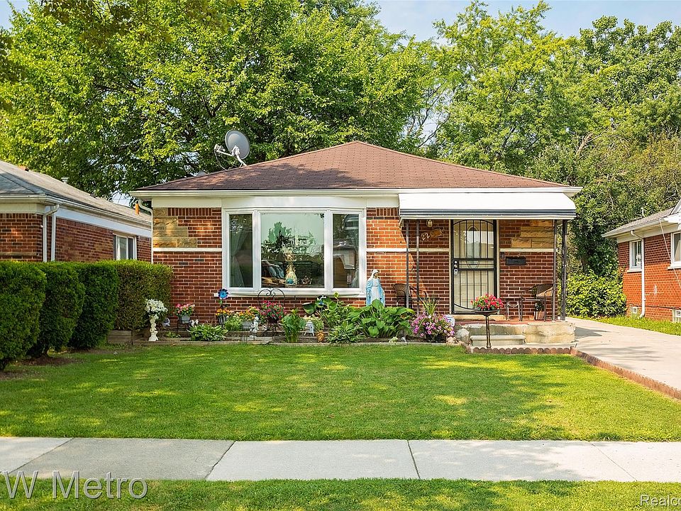 1st image of 22011 Parklawn St