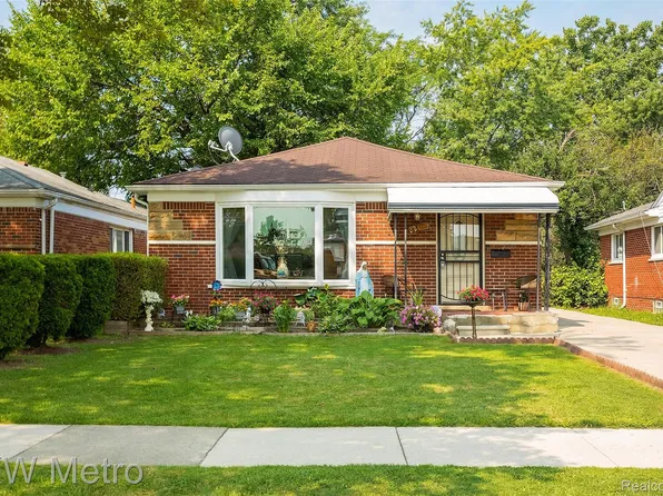 22011 Parklawn St, Oak Park, MI 48237
