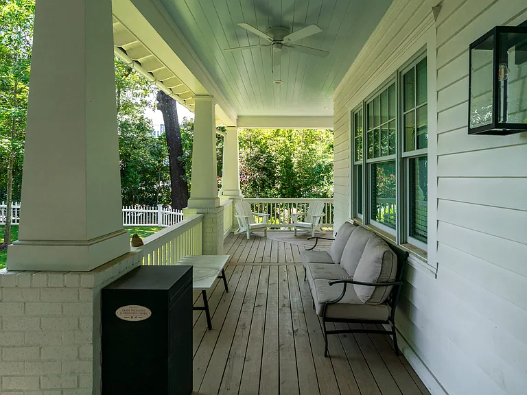 4 E Dr NE — Photo 11