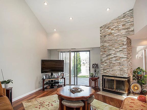 2nd image of 123 Hidden Ponds Cir