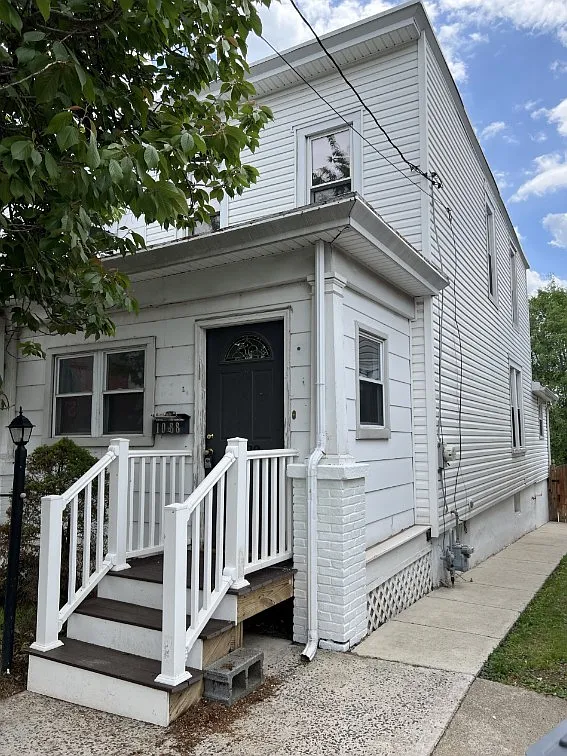 1088 South — Photo 1