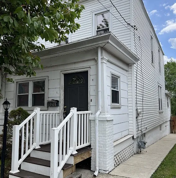 1088 South St — Photo 1