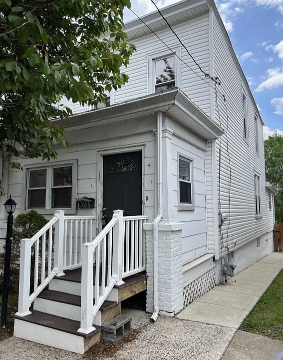1088 South St