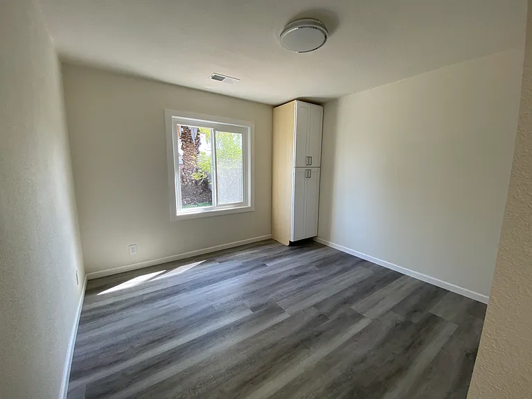1124 Camellia Dr — Photo 5