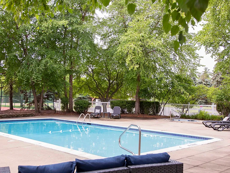 Whispering Winds Apartments — Photo 7