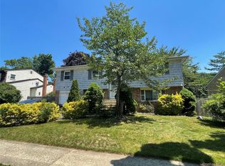 110 Greenway Drive S, Syosset, NY 11791