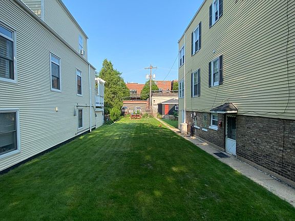 3rd image of 2630 N Marshfield Ave