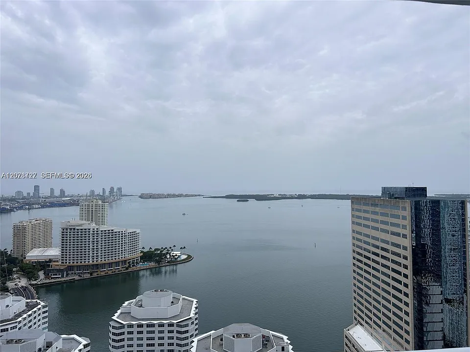 951 Brickell Ave #3804