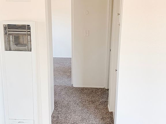4th image of 2677 Melbourne Dr APT 2L