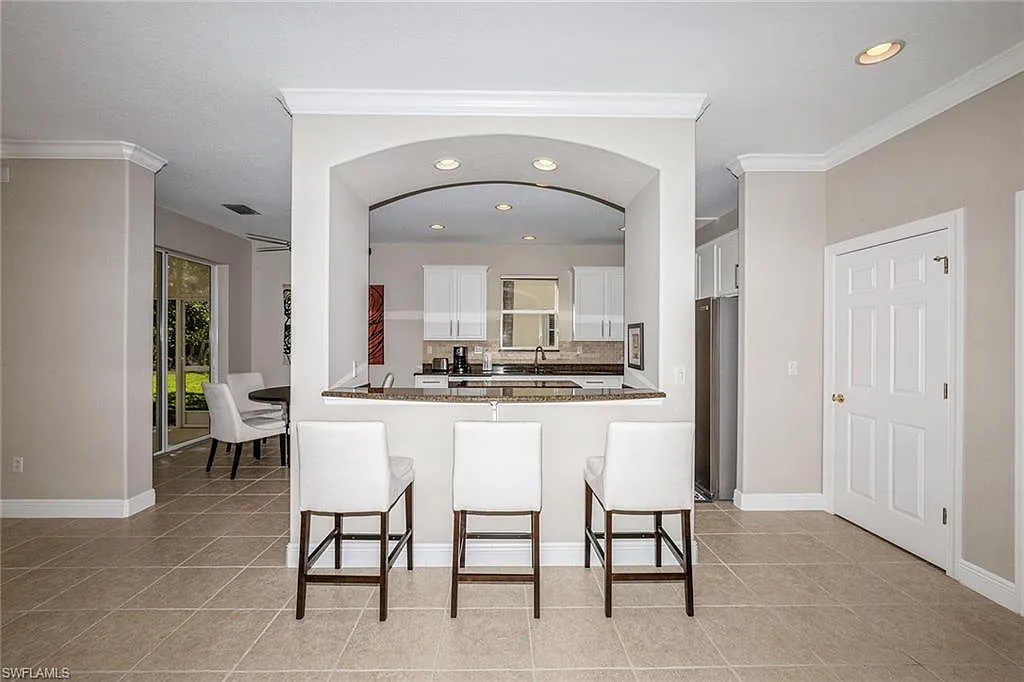 2 bed, 2.0 bath, 1940 sqft, $7,000 — Photo 4