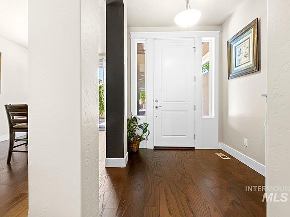 3rd image of 1257 E Summerheights Dr